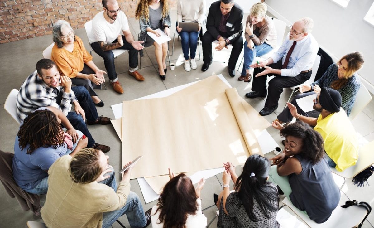 Teambesprechung im Sitzkreis