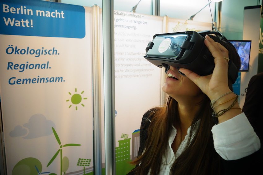Stadtwerke_berlin_energietage Frau mit VR-Brille