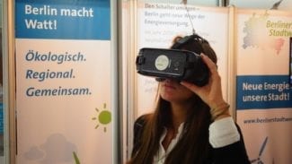 360_Grad-Video-Stadtwerke_berlin_energietage Frau mit VR-Brille